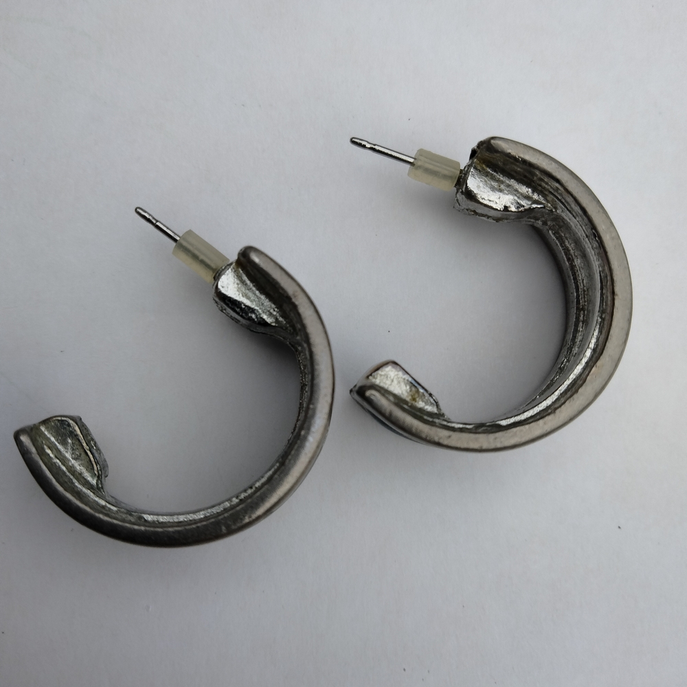 Vintage Green Enameled Half Hoop Earrings Pierced Silver Tone - Picture 4 of 9
